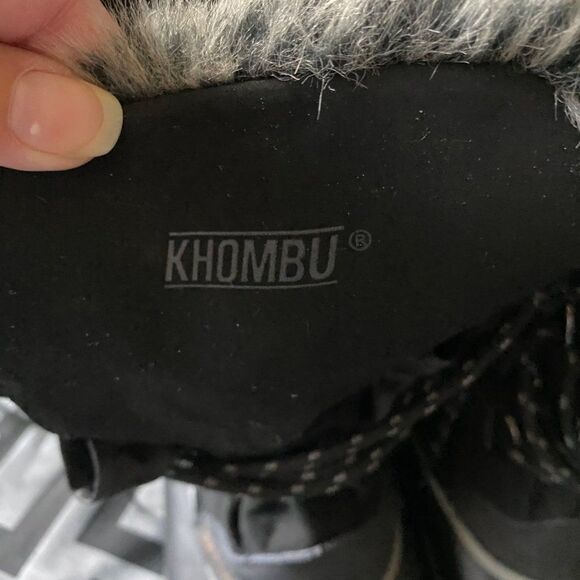 KHOMBU Black boot with faux fur to keep you feet warm for those cold days - Picture 2 of 12